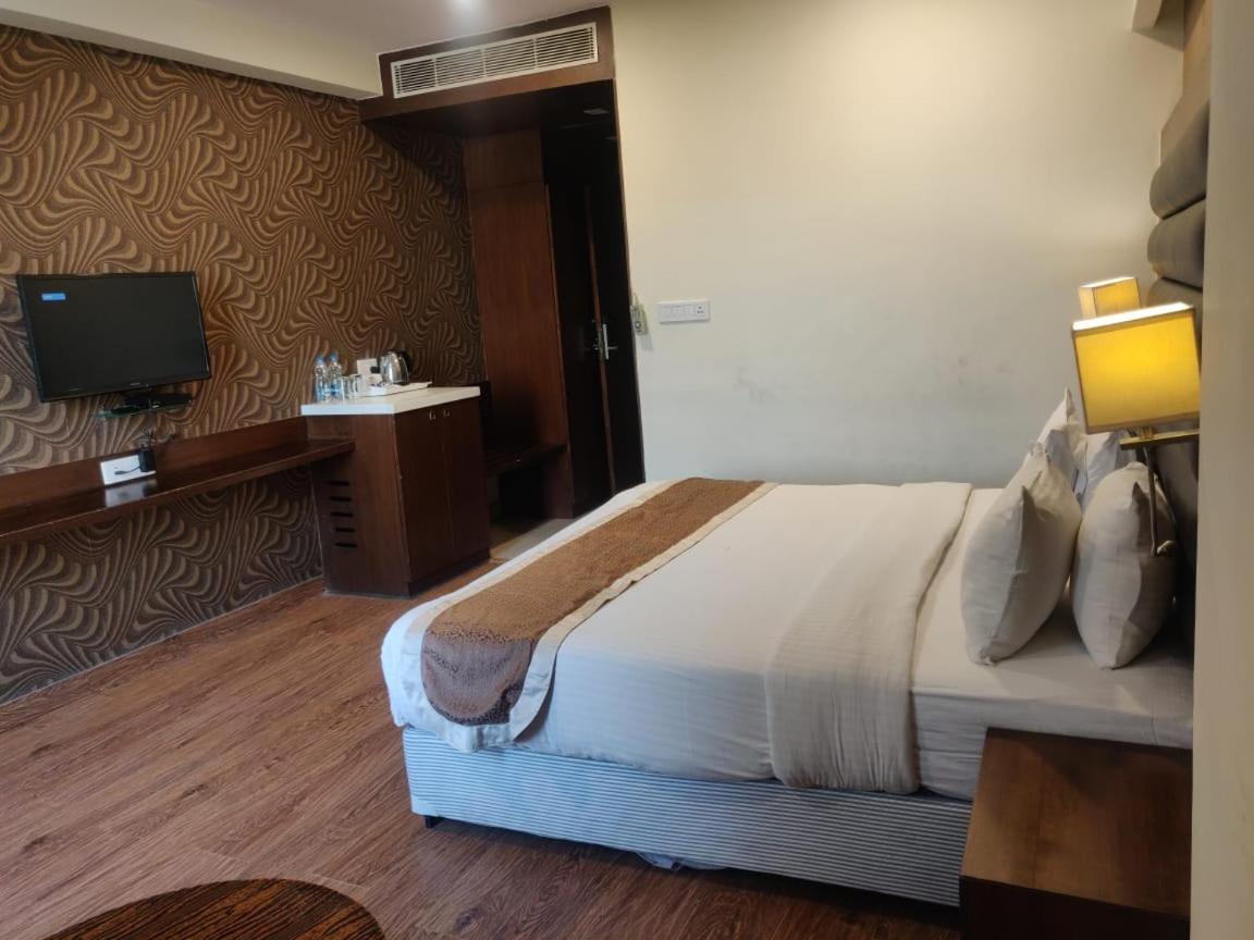 Hotel Casaya Inn Chinhat Eksteriør bilde