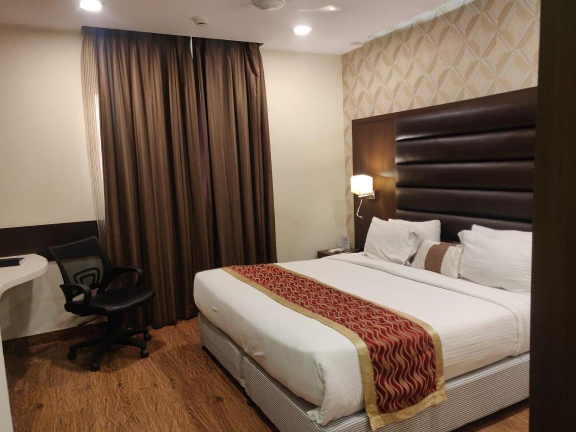 Hotel Casaya Inn Chinhat Eksteriør bilde