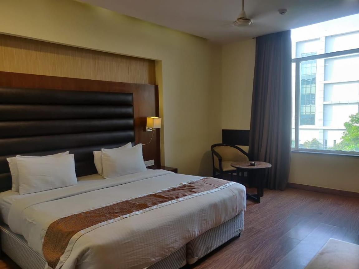 Hotel Casaya Inn Chinhat Eksteriør bilde