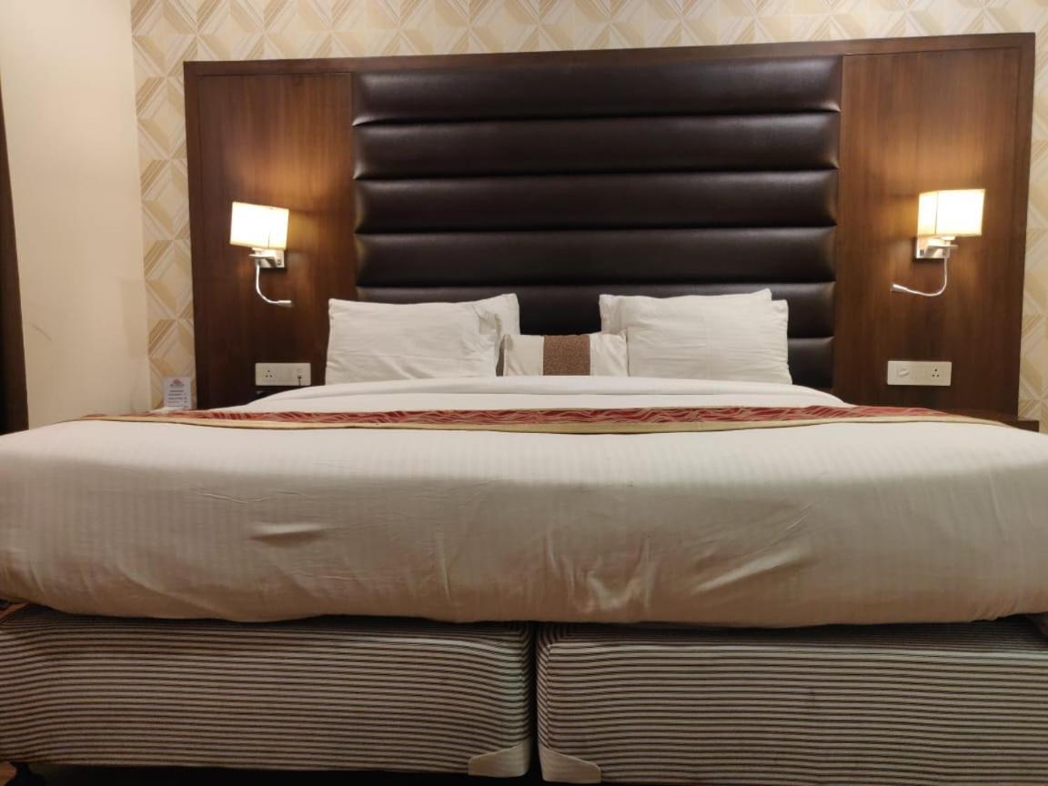Hotel Casaya Inn Chinhat Eksteriør bilde