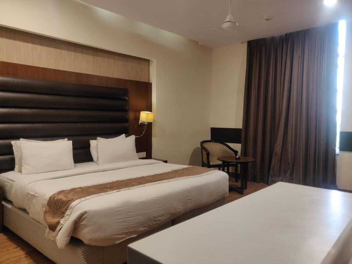 Hotel Casaya Inn Chinhat Eksteriør bilde
