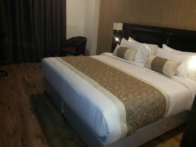 Hotel Casaya Inn Chinhat Eksteriør bilde