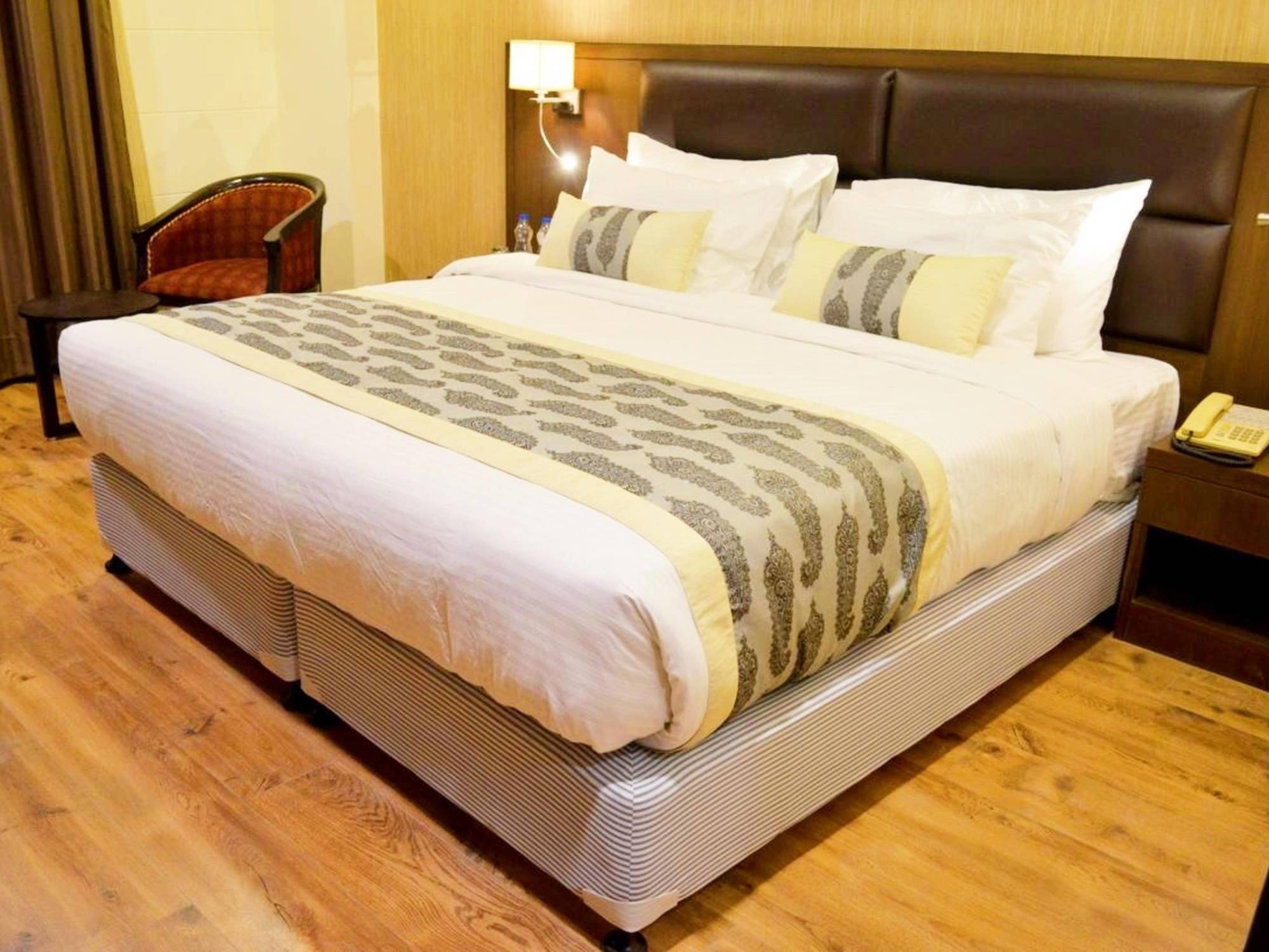Hotel Casaya Inn Chinhat Eksteriør bilde