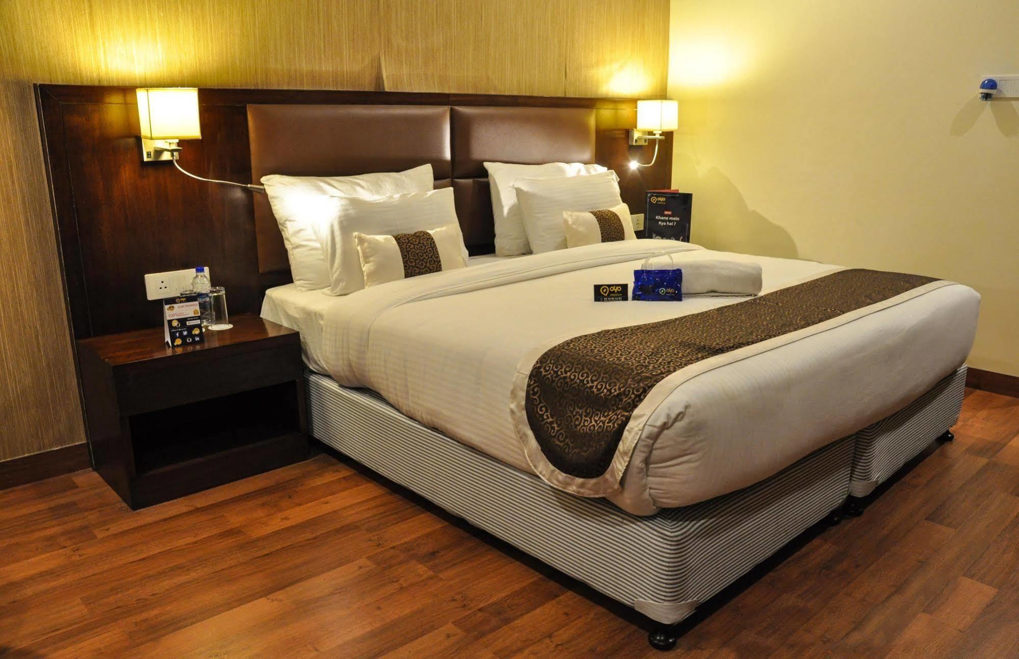 Hotel Casaya Inn Chinhat Eksteriør bilde